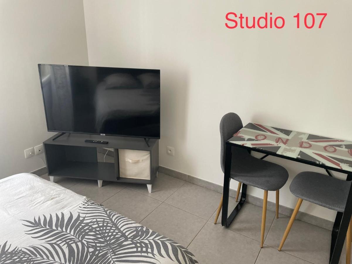 Studio A 300 M De La Gare De مانت لا جولي المظهر الخارجي الصورة