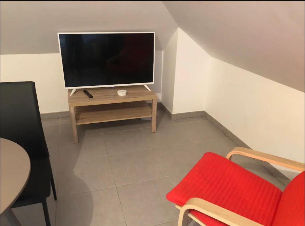 Studio A 300 M De La Gare De مانت لا جولي المظهر الخارجي الصورة